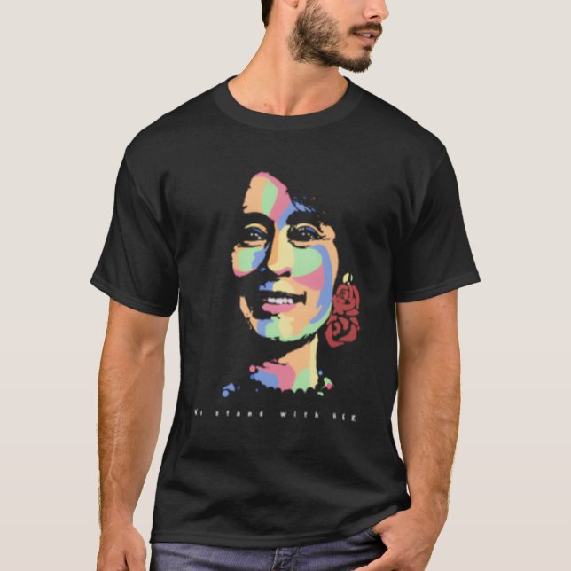 Aung San Suu Kyiwe står med henne. T Shirt (Framsida)
