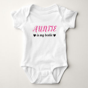 Auntie är Rosa Black i Bestie Hearts T Shirt