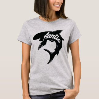 Auntie Behandla som ett barn Haj Matcha Familj T Shirt
