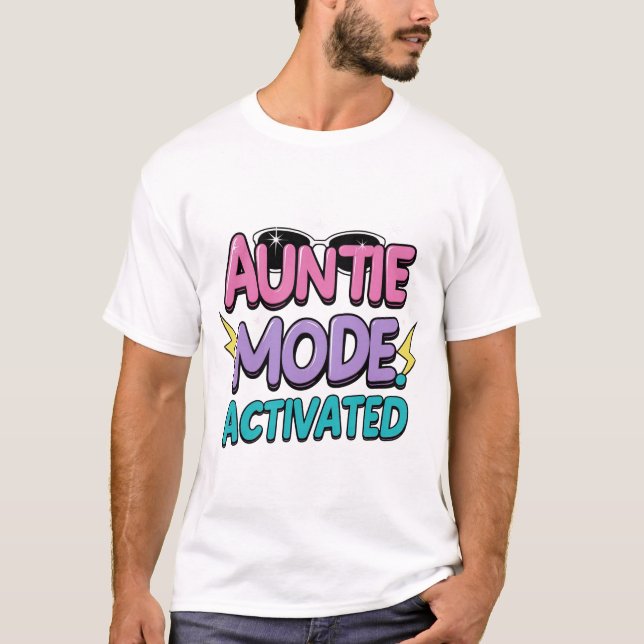 Auntie Mode: Activated Roligt Tee (Framsida)
