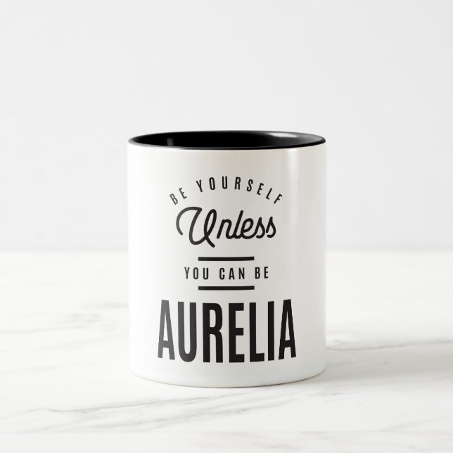 Aurelia Personlig Namn Två-Tonad Mugg (Center)