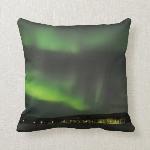Aurora borealis i himlen kastkudde kudde