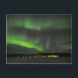 Aurora borealis i vykortet himmel vykort<br><div class="desc">Vykort med grönt av aurora borealis (norra ljus) på natten himmel över ett fruset sjö i Lappland.</div>