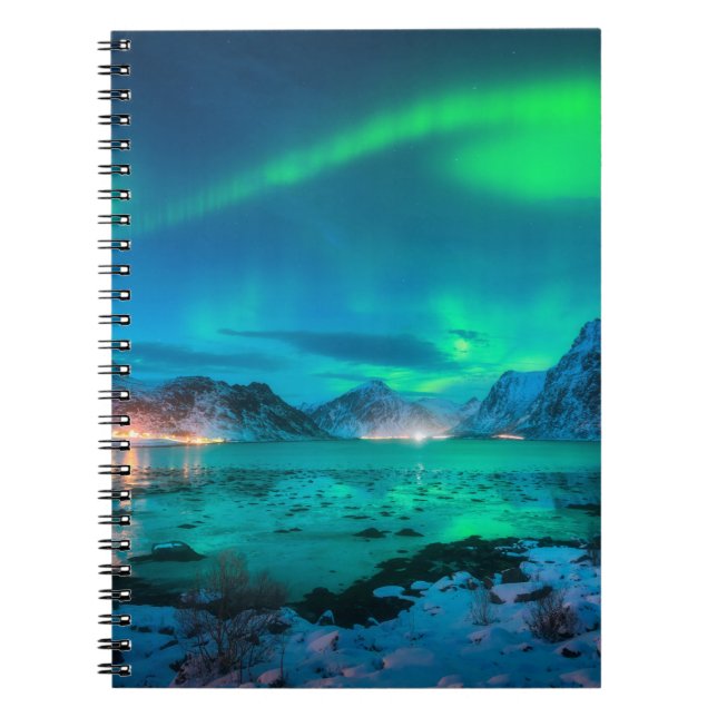 Aurora borealis över havet kusten, snöberget anteckningsbok (Framsidan)