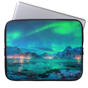 Aurora borealis över havet kusten, snöberget laptop fodral