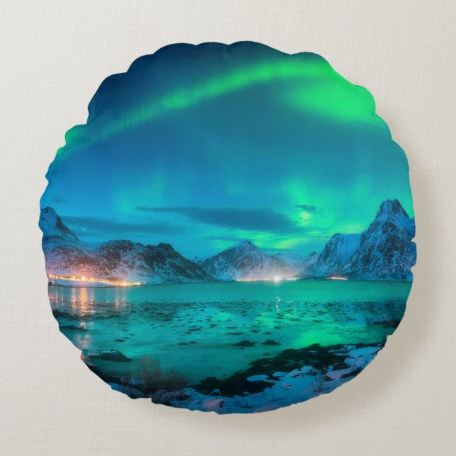 Aurora borealis över havet kusten, snöberget rund kudde (Framsidan)
