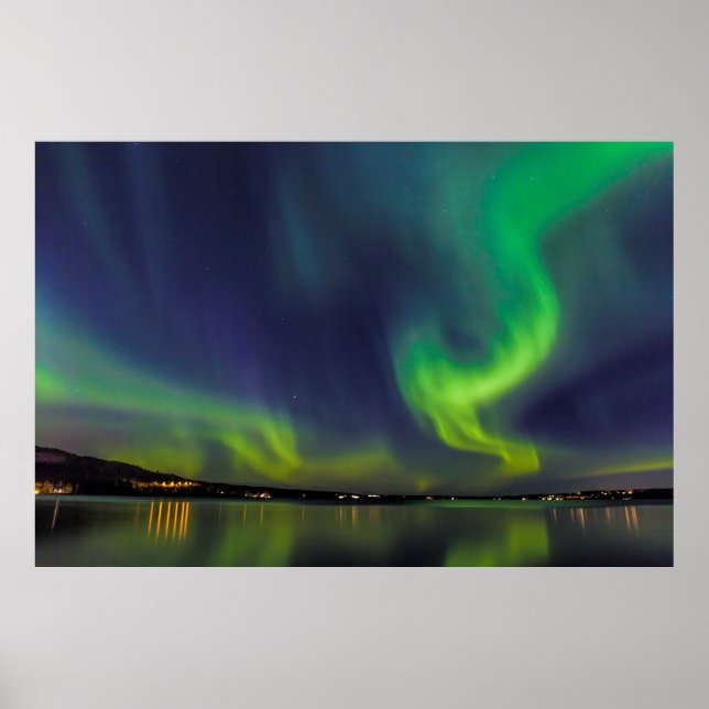 Aurora borealis över sjö poster (Framsidan)