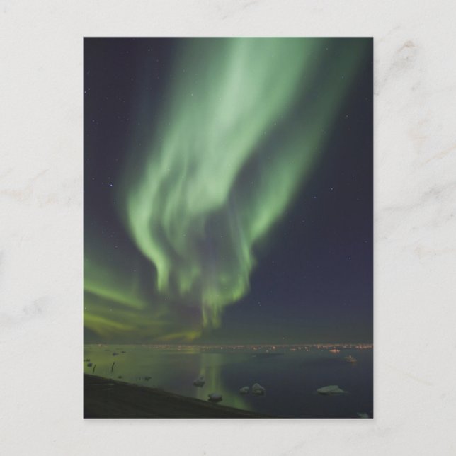 Aurora Borealis speglas i Norra ishavet Vykort (Framsida)