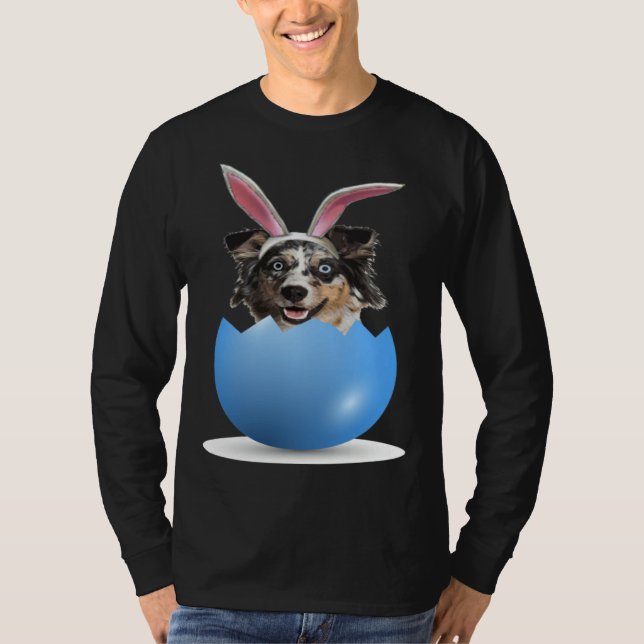 Aussie Dog  Easter Bunny Egg Hunt Australian Sheph T Shirt (Framsida)