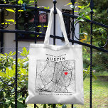 Austin Kärlek Locator | City Karta Bröllop Välkomm Tygkasse<br><div class="desc">En roligt till väskan för ett bröllop eller något annat tillfälle som tar ställe i den vackra staden Austin i Texas. Den här tälten har ett omkrets karta i stadskärnan i en ram med svart ram. På toppen står ett kort välkommet hälsning och stadens namn. På grund-sidan finns stadens latitud-...</div>