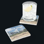 Austin Texas City Skyline Photography Stenunderlägg<br><div class="desc">Den moderna Austin Texas souvenir-underlägg har vackra blå himmel och moln ovanför stadens skyltlinje. Hela det nya byggnaden mot den söt grönt träd som symboliserar skönheten i stadens centrum och ställe. En Underbar resegåva för en besökare eller en lokal australisk som gärna vill utforska Butler Park, Liz Carpenter stänk pad...</div>