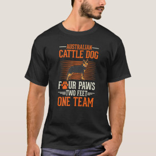 Australian Cattle Dog fyra tassar två fötter ett t Shirt