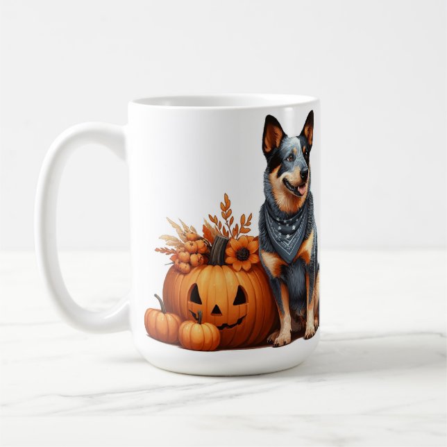 Australian Cattle Hund Beside a Jack-O-Lantern Kaffemugg (Vänster)