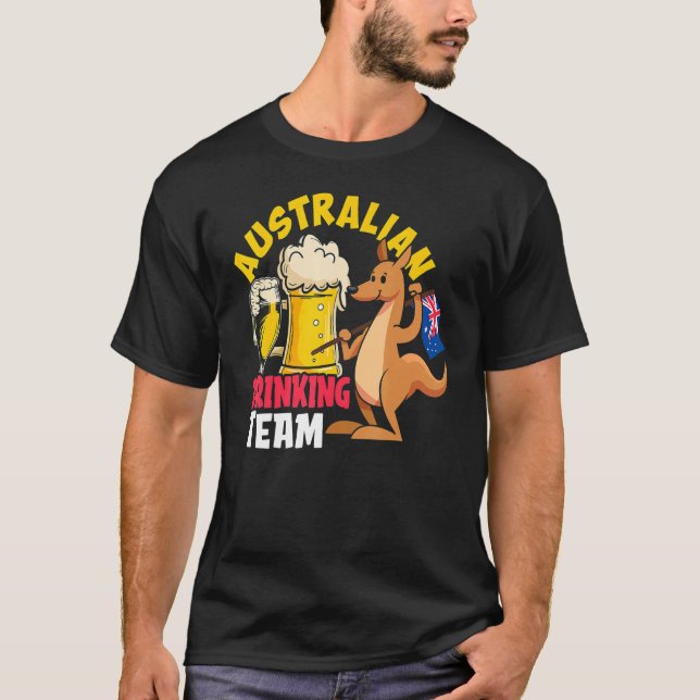 Australian Drinking Beer Team  Australia Day T Shirt (Framsida)