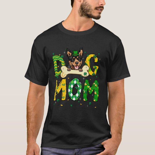 Australian Kelpie Mom Dog Mom Shamrock St Patrick  T Shirt (Framsida)