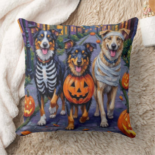 Australian Shepherd busar på godis på Halloween Kudde