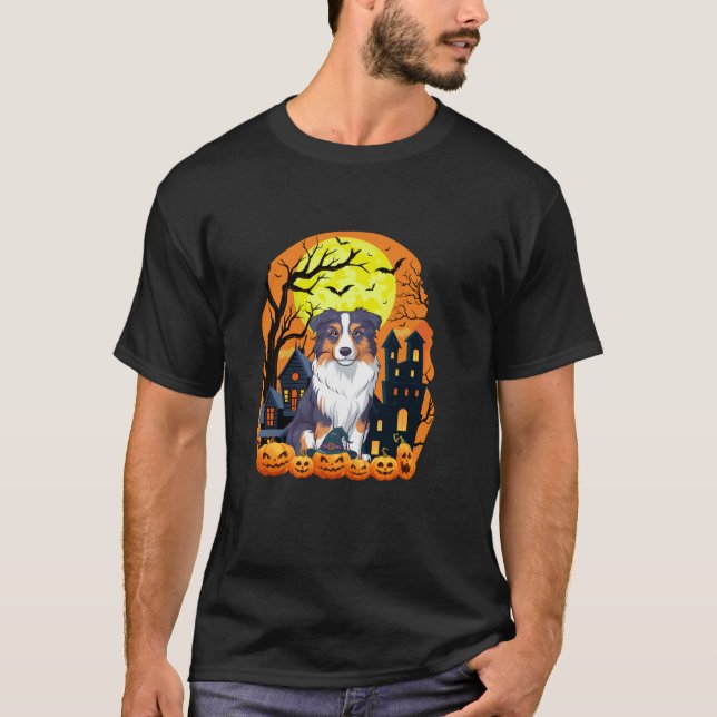 Australian shepherd Hund med pumpor med skorstensh T Shirt (Framsida)