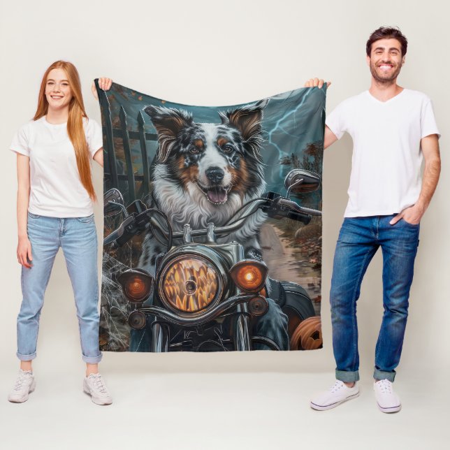 Australian Shepherd Kör Motorcykel Halloween Fleecefilt (På plats)