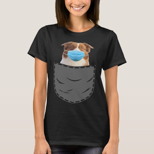 Australian Shepherd with mask in the breast pocket T Shirt (Framsida)