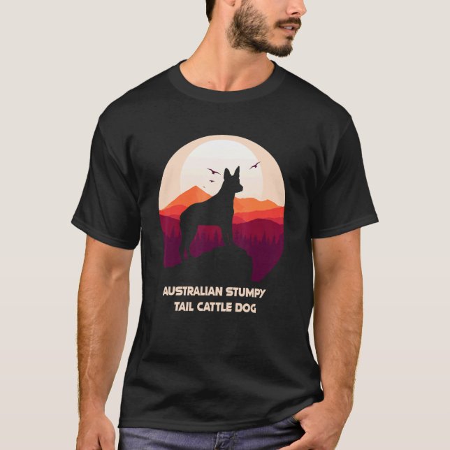 Australian Stumpy Tail Nötkreatur Hund och Berg T Shirt (Framsida)