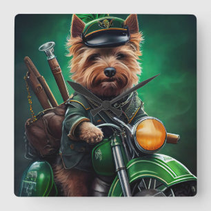 Australian Terrier Cycle St. Patrick's Day Fyrkantig Klocka