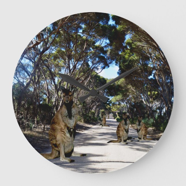Australian Wallaby On Road, Large Clock Stor Klocka (Framsida)