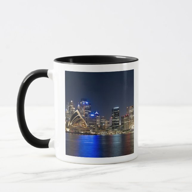 Australien, Sydney. Siluett med operahuset sett Mugg (Vänster)