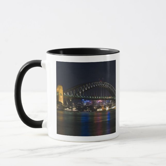 Australien, Sydney. Sydney hamn på natten. Mugg (Vänster)