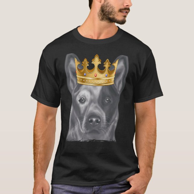 Australiska Cattle Hund Hund Wearing A Krona T Shirt (Framsida)