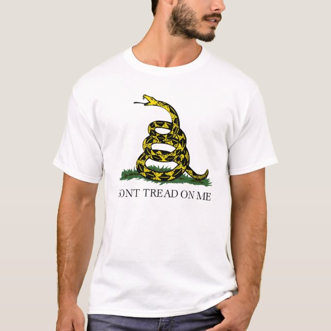 Autentiska Gadsden går inte på mig flagga Tee (Framsida)