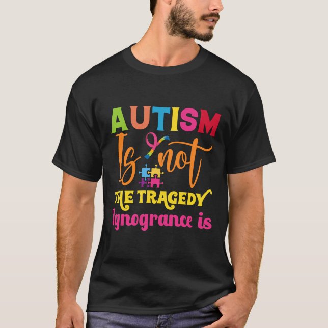 Autism är inte en tragisk okunnighet utan autism. t shirt (Framsida)