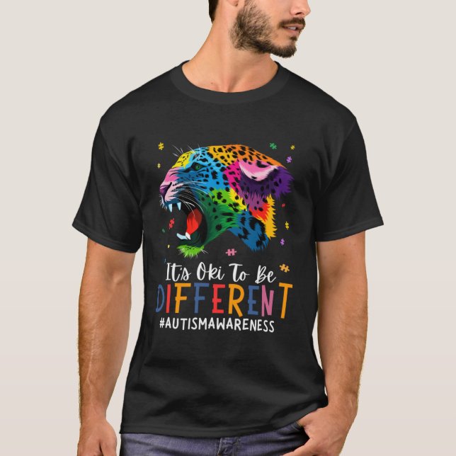 Autism Awareness It s Oki To Be Different Leopard  T Shirt (Framsida)