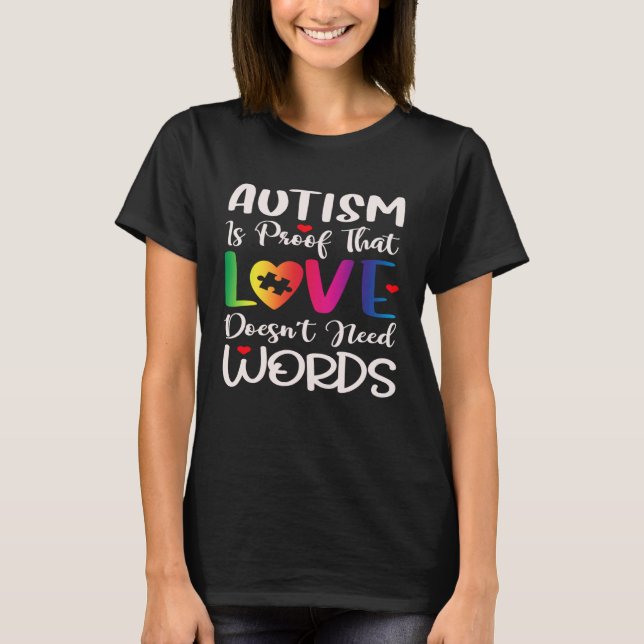 Autism Awareness Mom Love Doesn t Need Words T Shirt (Framsida)