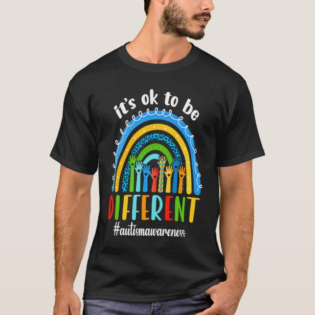 Autism Awareness Rainbow Hand Heart Its Ok To Be D T Shirt (Framsida)