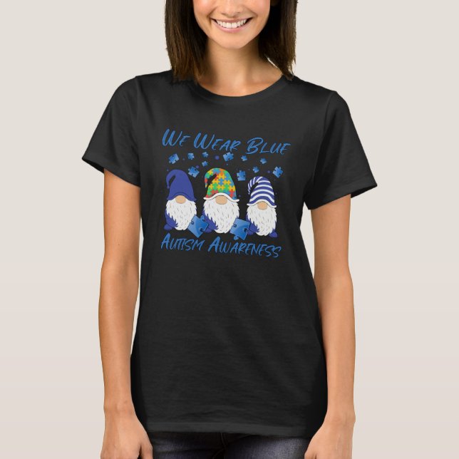 Autism Awareness We Wear Blue Puzzle Gnomes Holdin T Shirt (Framsida)