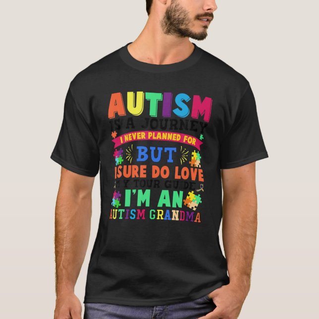 Autism Grandma Autism Awareness Cute Autism är en  T Shirt (Framsida)