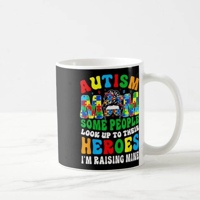 Autism Mamma Raising Hero Groovy Messy Bun Autism  Kaffemugg (Höger)