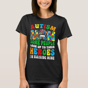 Autism Mamma Uppfostrar Hjälte Groovy Rufsigt Bunt T Shirt
