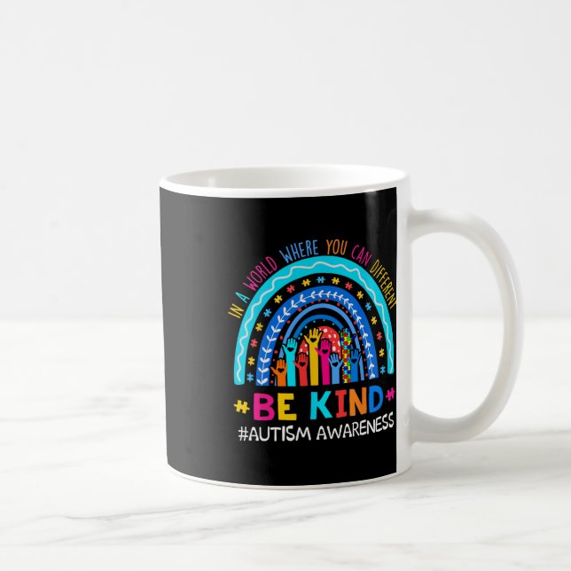 Autism Medvetenhet Regnbåge I April Vi Bär Blått B Kaffemugg (Höger)