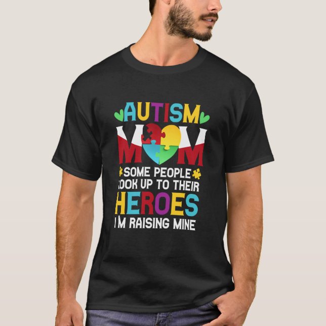 Autism Mom People Look Up Their Heroes Raising Min T Shirt (Framsida)