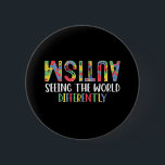 Autism: Olika Autism Awarene i världen Knapp<br><div class="desc">Autism som ser världen med olika autism</div>