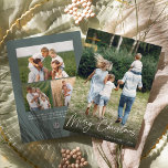 Autograf | God jul Lodrät Photo Julkort<br><div class="desc">Skicka semesterhälsningar till vänner och familj i chic stil med våra fotokort för elegant. Designen innehåller ditt favoritfoto med lodrät eller porträtt med "God jul" överlagrad längs grund med vitt, skrift. Anpassa till din familj namn och året i nedre högerna och lägg till ytterligare tre foton i baksidan tillsammans med...</div>