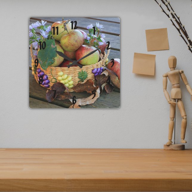 Autumn Apple Harvest still Life Fyrkantig Klocka (Skapare uppladdad)
