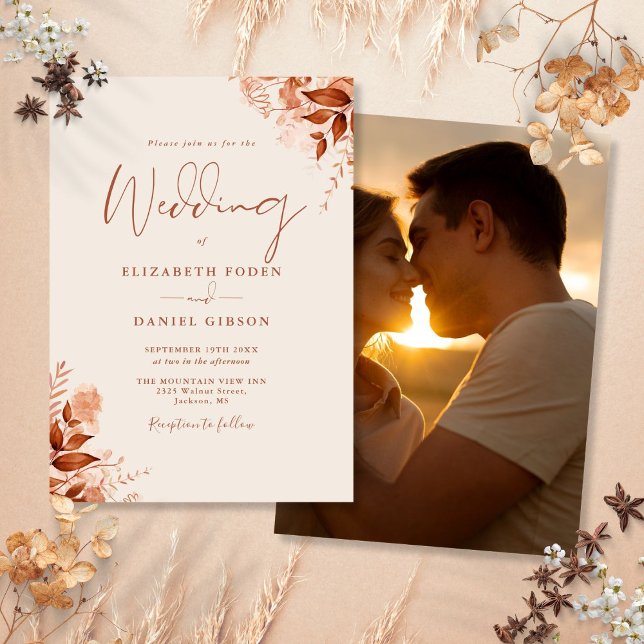 Autumn Fall Rustic Blommigt Photo Terracotta Bröll Inbjudningar (Autumn Fall Rustic Floral Photo Terracotta Wedding Invitation)