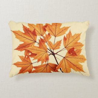 Autumn Maple Leaf Print: Fall Foliage Prydnadskudde