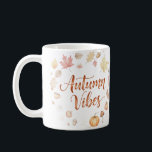 Autumn Vibes Coffee Mugg<br><div class="desc">Fira den mysiga höstsäsongen med hösten i mugg på kaffet Vibes. Med handskriven kalligraftext "Höstvibes" i varm orange och rustiska bruna skuggor, omgiven av vattenfärgspumpor, fallande löv, akorns och mysiga doodlaccenter. De mjuka pastelltonerna och den rena centrerade layouten gör det till perfekt att skriva ut på mugg, kopp eller andra...</div>