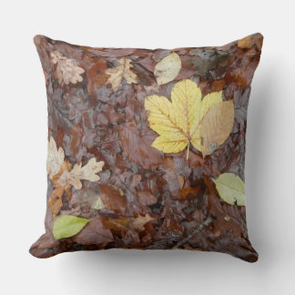Autumn & Yellow Leaves Pattern Throw Pillow Kudde