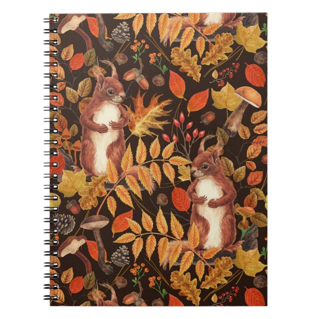 Autumnala ekorrar och flora på mörk bruna anteckningsbok (Framsidan)