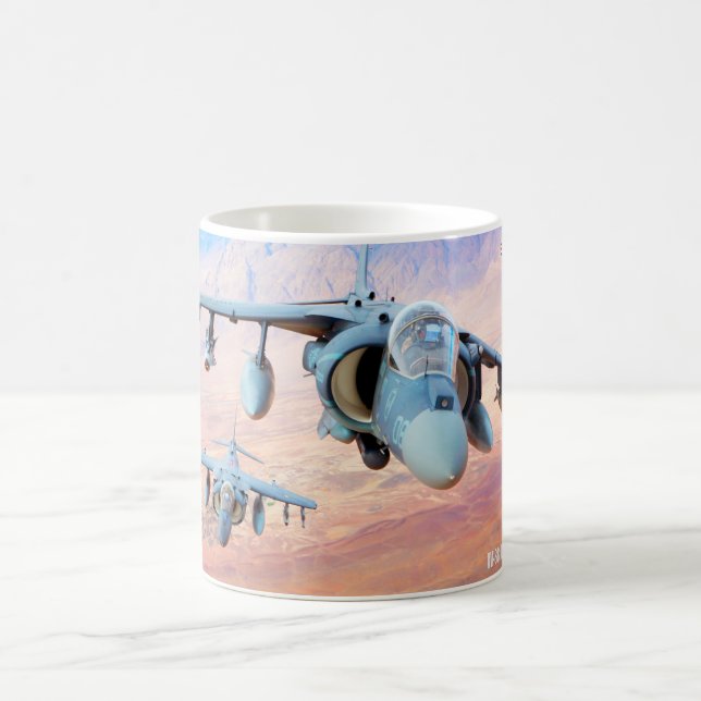 AV-8B HARRIER II KAFFEMUGG (Center)