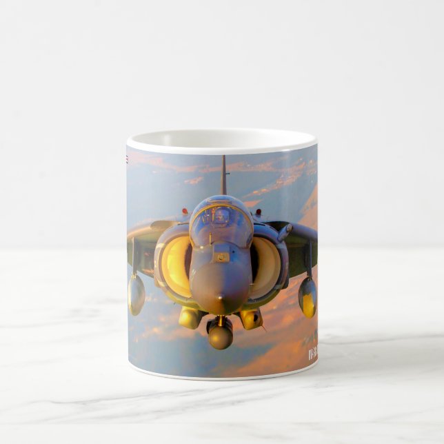 AV-8B HARRIER II KAFFEMUGG (Center)